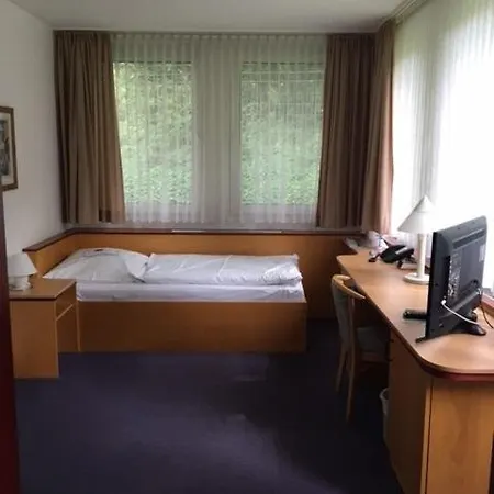 Der Akademie *
